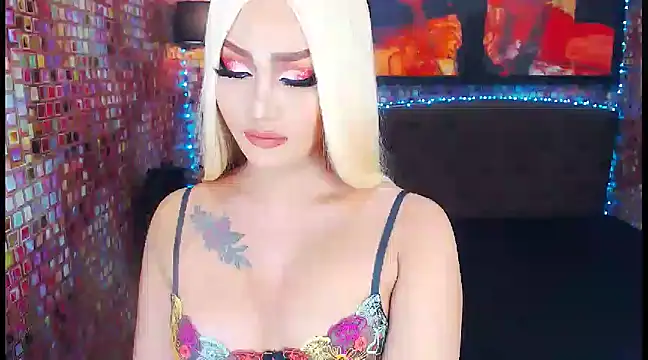 Snapshot of KylieMaxwellCaulfield_TS chatting on 02.12.25 KylieMaxwellCaulfield TS online show from 02.12.25