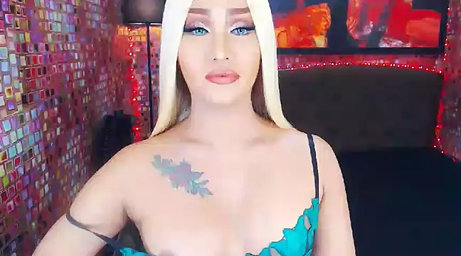 Snapshot of KylieMaxwellCaulfield_TS chatting on 02.12.25 KylieMaxwellCaulfield TS online show from 02.12.25