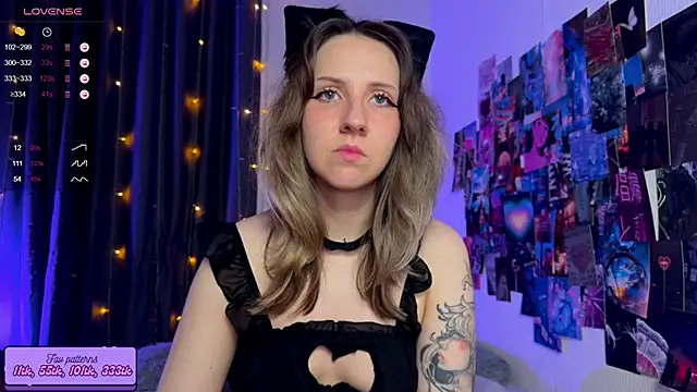 Snapshot of HotaruTomo chatting on 10.14.25 HotaruTomo online show from 10.14.25