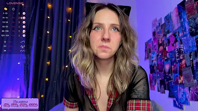 Snapshot of HotaruTomo chatting on 10.23.25 HotaruTomo online show from 10.23.25