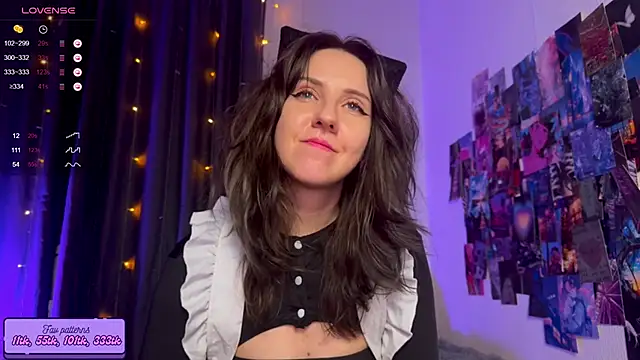 Snapshot of HotaruTomo chatting on 10.26.25 HotaruTomo online show from 10.26.25