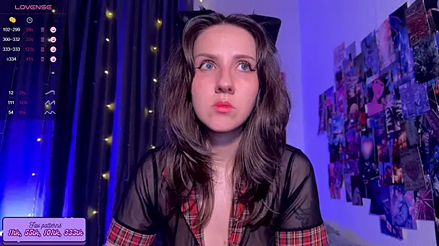 Snapshot of HotaruTomo chatting on 10.29.25 HotaruTomo online show from 10.29.25