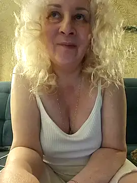 Snapshot of Janahotty chatting on 12.28.24 Janahotty online show from 12.28.24