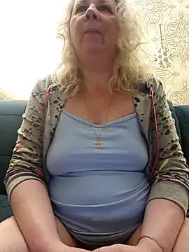Snapshot of Janahotty chatting on 03.18.25 Janahotty online show from 03.18.25