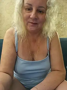 Snapshot of Janahotty chatting on 10.20.25 Janahotty online show from 10.20.25