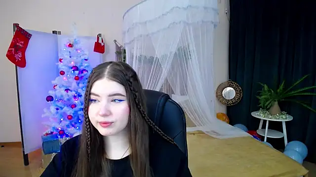 NicoleFoxery online show from 12.21.24