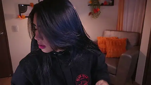 Isabella dior online show from 10.25.25