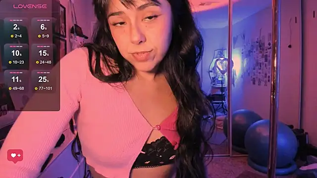 Snapshot of Evie-Luna chatting on 10.16.25 Evie-Luna online show from 10.16.25