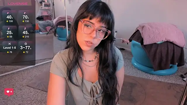 Snapshot of Evie-Luna chatting on 11.09.25 Evie-Luna online show from 11.09.25