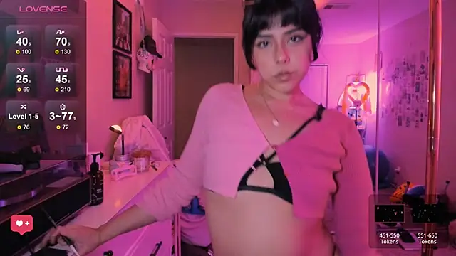 Snapshot of Evie-Luna chatting on 11.12.25 Evie-Luna online show from 11.12.25