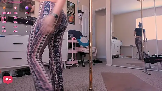 Evie-Luna online show from 04.04.26