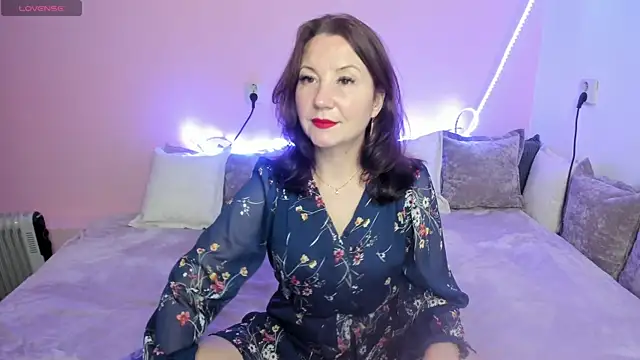 AliceeShy online show from 12.17.25