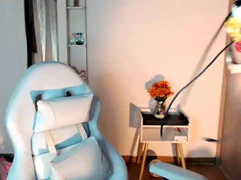 Snapshot of BOREAL_MOON chatting on 09.28.25 BOREAL MOON online show from 09.28.25