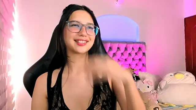 Snapshot of Luniverse chatting on 11.26.25 Luniverse online show from 11.26.25