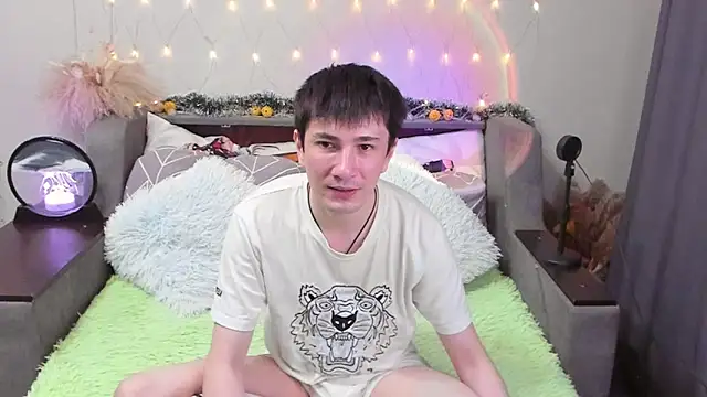 Snapshot of Yumi_steve chatting on 10.08.25 Yumi steve online show from 10.08.25