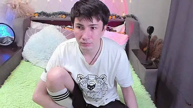 Snapshot of Yumi_steve chatting on 11.02.25 Yumi steve online show from 11.02.25