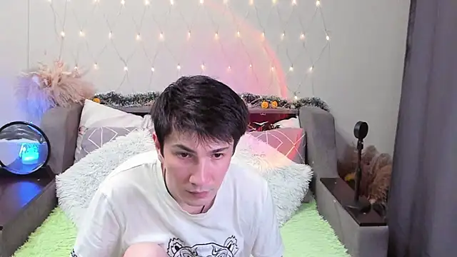 Snapshot of Yumi_steve chatting on 11.04.25 Yumi steve online show from 11.04.25