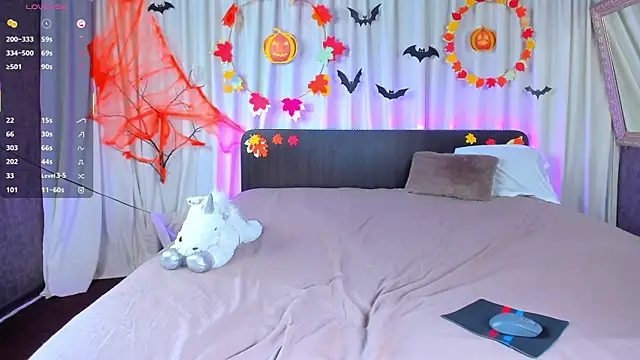 Snapshot of JesikaLooove chatting on 10.29.25 JesikaLooove online show from 10.29.25