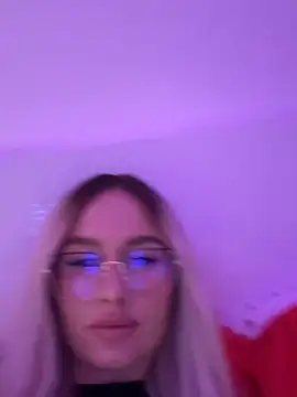 Snapshot of mollyxxx chatting on 11.02.25 mollyxxx online show from 11.02.25