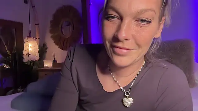 Snapshot of cyberchickie_maria chatting on 02.27.25 cyberchickie maria online show from 02.27.25
