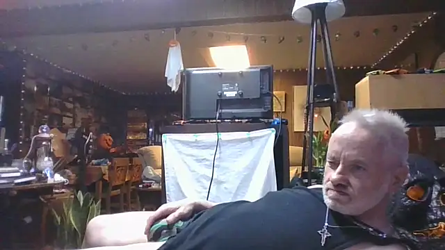 Makowboy online show from 10.18.25