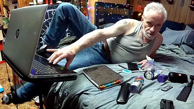 Makowboy online show from 12.21.25