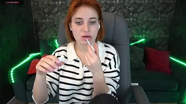 EmilyFoxxi online show from 12.21.24