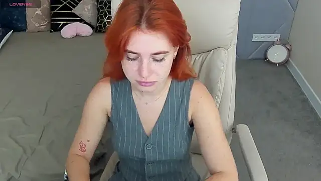 EmilyFoxxi online show from 09.12.25