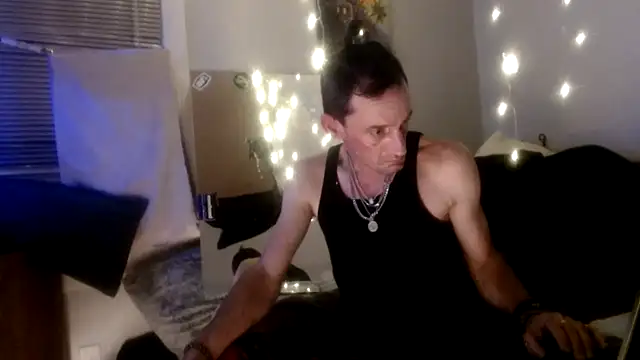 Snapshot of lickthecat chatting on 11.04.25 lickthecat online show from 11.04.25