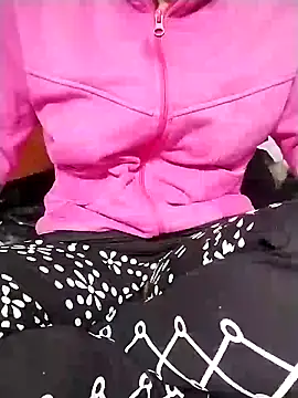 Snapshot of loveyou246 chatting on 01.10.25 loveyou246 online show from 01.10.25