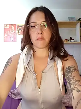 Snapshot of sereluxz chatting on 10.06.25 sereluxz online show from 10.06.25