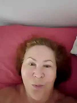 Snapshot of Hottie-Mom chatting on 09.09.25 Hottie-Mom online show from 09.09.25