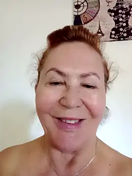 Snapshot of Hottie-Mom chatting on 09.21.25 Hottie-Mom online show from 09.21.25