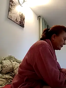 Snapshot of Hottie-Mom chatting on 09.26.25 Hottie-Mom online show from 09.26.25