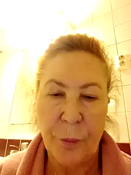 Snapshot of Hottie-Mom chatting on 10.13.25 Hottie-Mom online show from 10.13.25