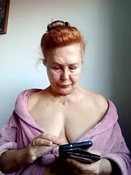 Snapshot of Hottie-Mom chatting on 10.31.25 Hottie-Mom online show from 10.31.25