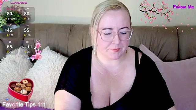 Snapshot of Ginesia chatting on 07.25.26 Ginesia online show from 07.25.26