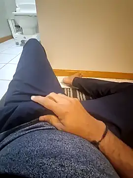 Snapshot of YourPersonall chatting on 03.08.25 YourPersonall online show from 03.08.25