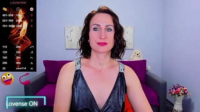 Snapshot of Nia_Smithh chatting on 10.22.25 Nia Smithh online show from 10.22.25