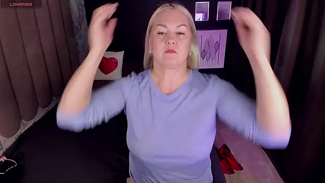 YolandaKiss online show from 10.13.25