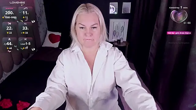 YolandaKiss online show from 10.14.25