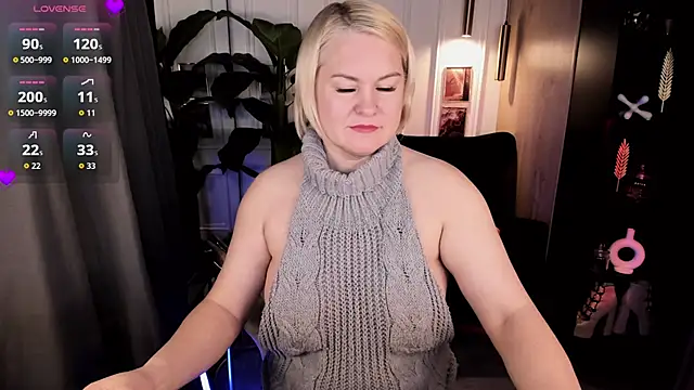 Snapshot of YolandaKiss chatting on 06.18.26 YolandaKiss online show from 06.18.26