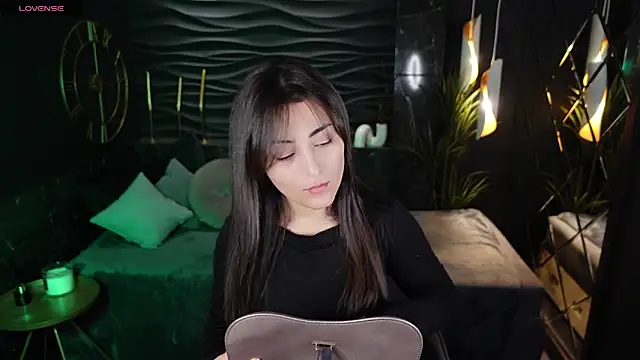 KylieMellow online show from 01.04.25