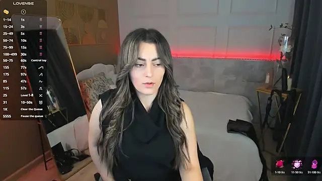 Snapshot of KylieMellow chatting on 06.14.26 KylieMellow online show from 06.14.26