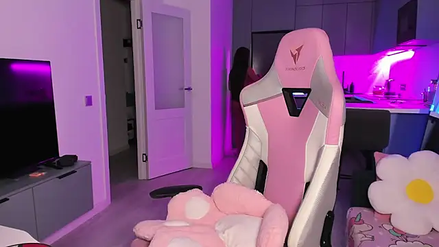 Snapshot of wow_lovie chatting on 10.10.25 wow lovie online show from 10.10.25