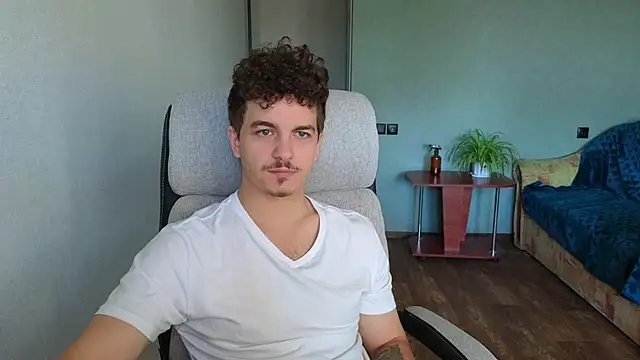 Snapshot of Remy_Miles chatting on 10.13.25 Remy Miles online show from 10.13.25