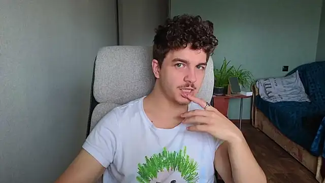 Snapshot of Remy_Miles chatting on 10.20.25 Remy Miles online show from 10.20.25