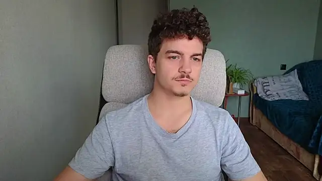 Snapshot of Remy_Miles chatting on 10.21.25 Remy Miles online show from 10.21.25