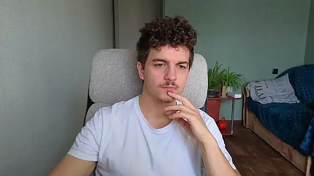 Snapshot of Remy_Miles chatting on 10.24.25 Remy Miles online show from 10.24.25