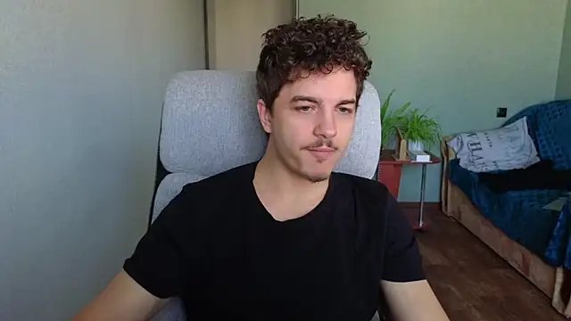 Snapshot of Remy_Miles chatting on 10.26.25 Remy Miles online show from 10.26.25